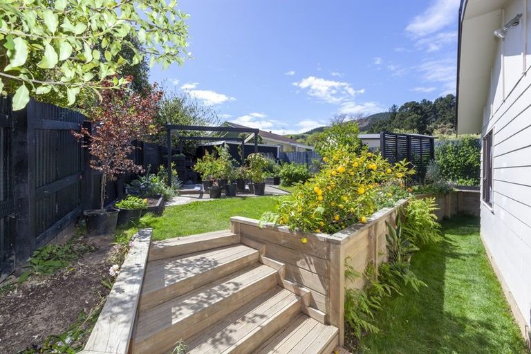 Photo of property in 20 Hookway Grove, Paraparaumu, 5032