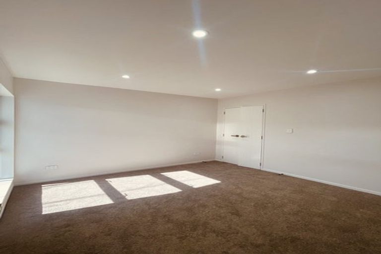 Photo of property in 2/2 Smiths Avenue, Papakura, 2110