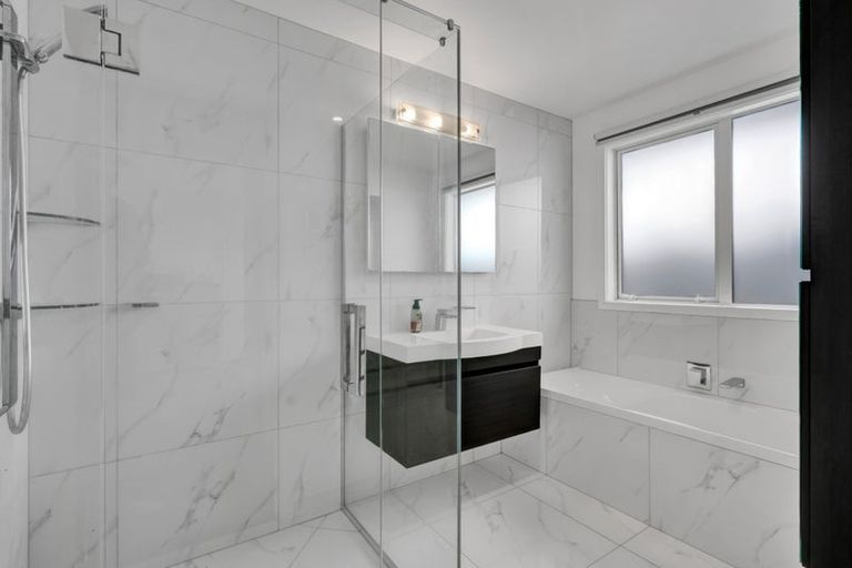 Photo of property in 4 Vardon Way, Waiwhakaiho, New Plymouth, 4312