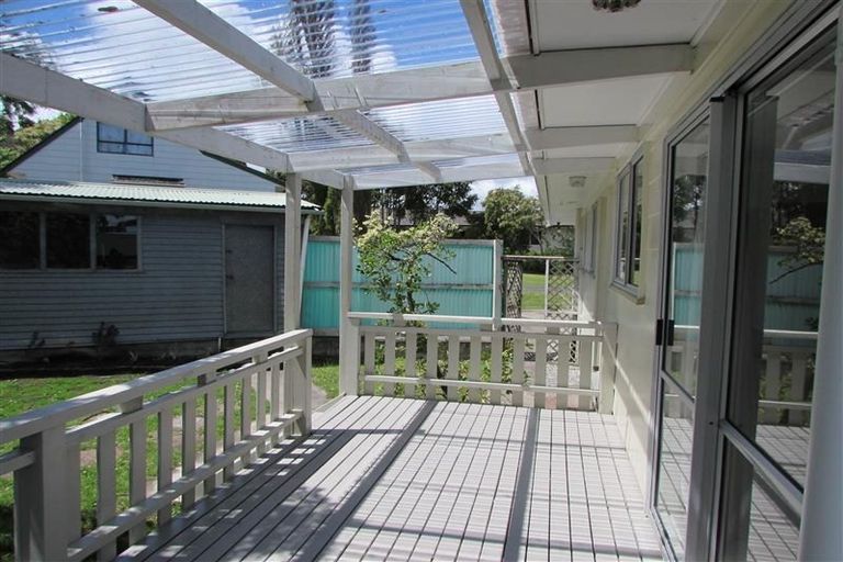 Photo of property in 4 Ballial Place, West Harbour, Auckland, 0618
