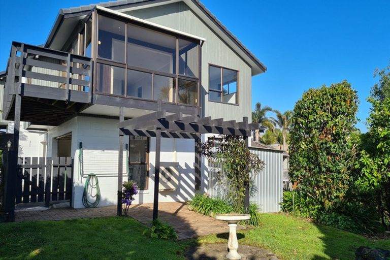 Photo of property in 2/25 Sartors Avenue, Northcross, Auckland, 0630