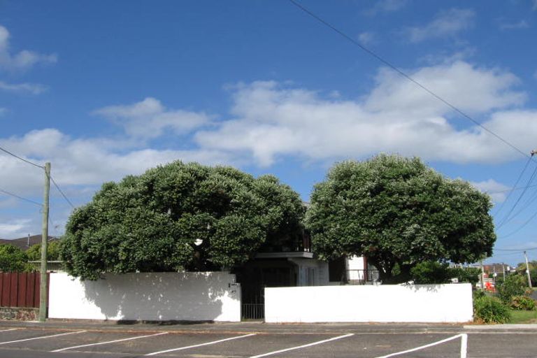 Photo of property in 2/45 Milford Road, Milford, Auckland, 0620