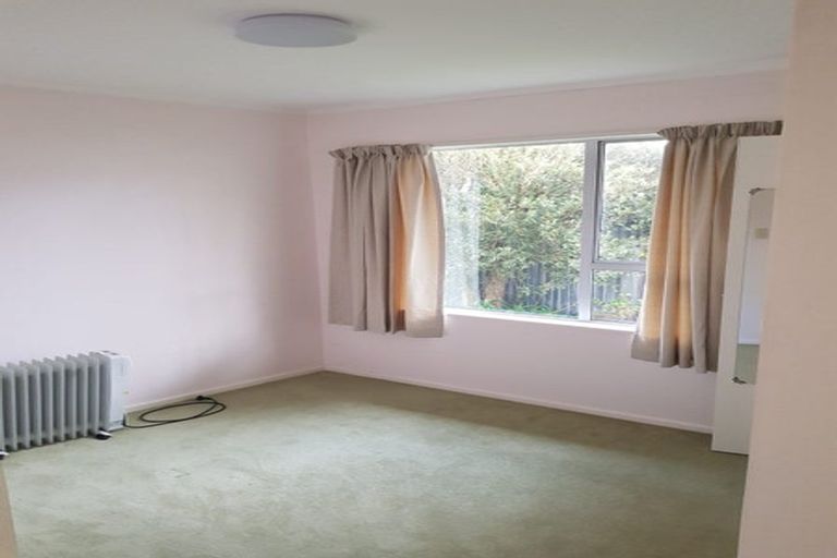 Photo of property in 5 Endeavour Avenue, Lyall Bay, Wellington, 6022