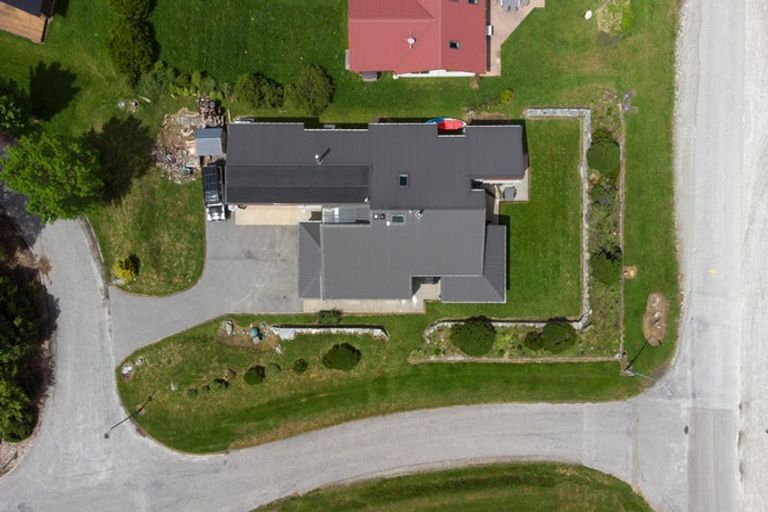 Photo of property in 33 Benmore Place, Glenorchy, 9372