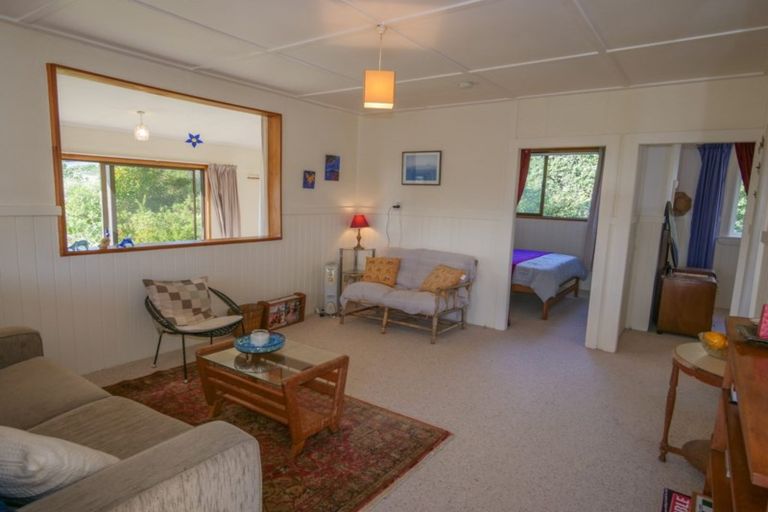 Photo of property in 21 Seaview Road, Cable Bay, 0420