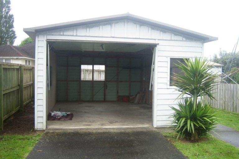 Photo of property in 72a Arimu Road, Papakura, 2110