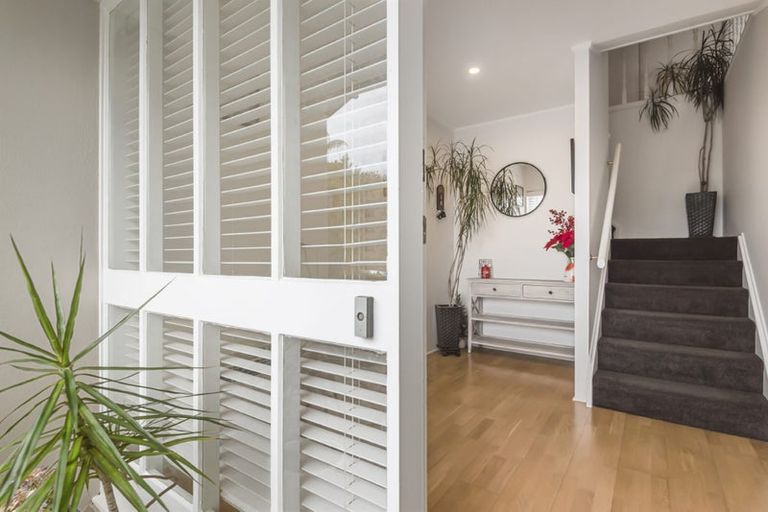 Photo of property in 2/23 Parr Terrace, Castor Bay, Auckland, 0620