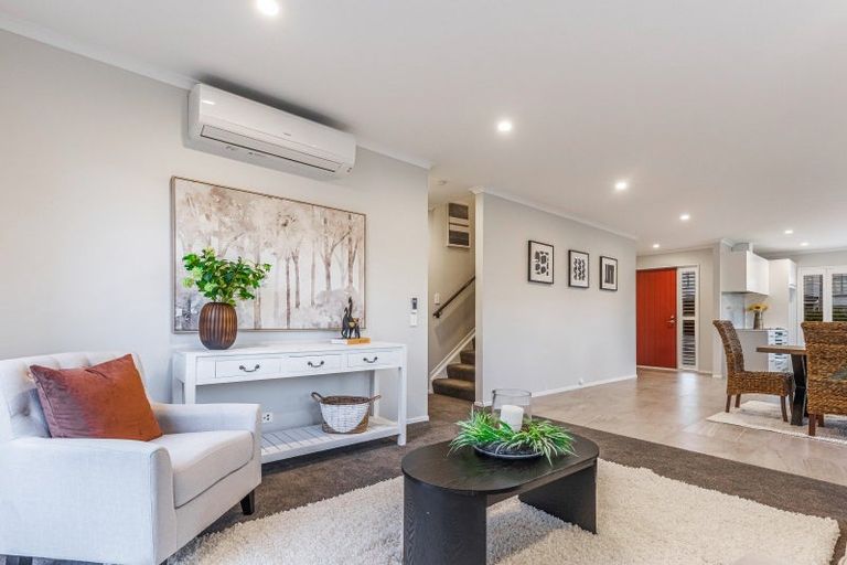 Photo of property in 9 Arthur Rolfe Lane, Swanson, Auckland, 0614