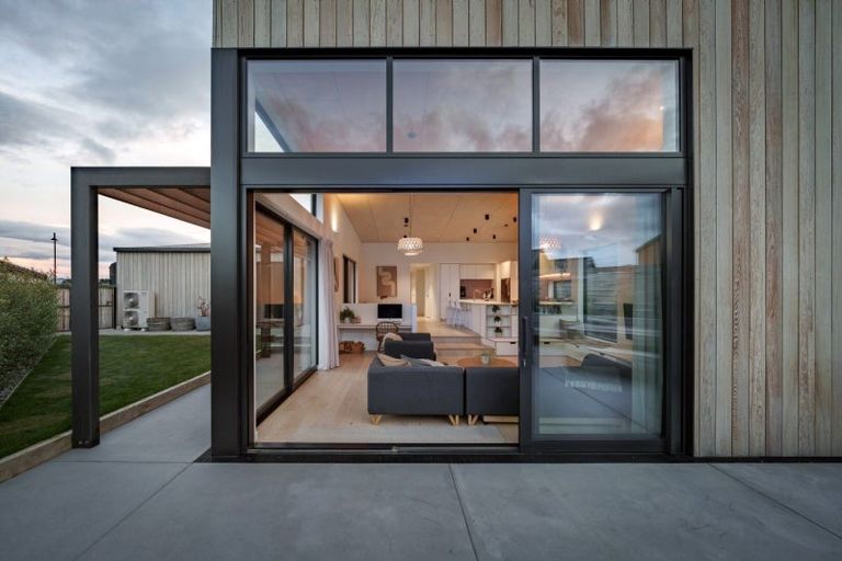 Photo of property in 17 Doug Ledgerwood Drive, Wanaka, 9305