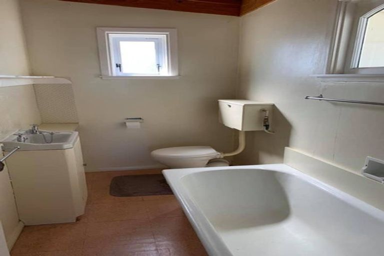 Photo of property in 18 Toru Road, Paraparaumu Beach, Paraparaumu, 5032