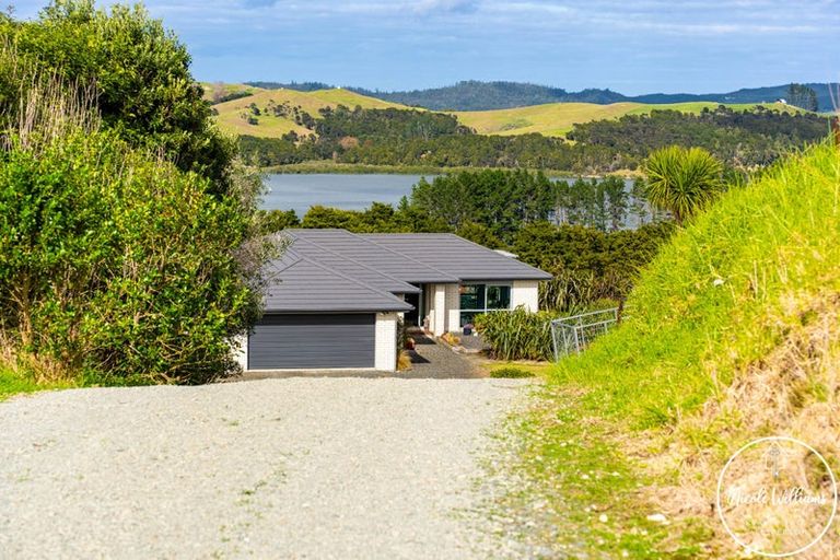 Photo of property in 297 Heatley Road, Whakapirau, Maungaturoto, 0583