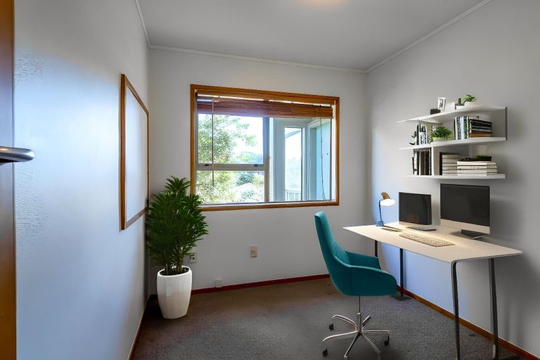 Photo of property in 9 Onedin Place, Titirangi, Auckland, 0604