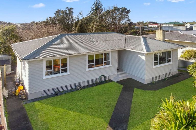 Photo of property in 9 Endeavour Street, Marfell, New Plymouth, 4310