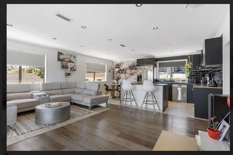 Photo of property in 14 Rena Place, West Harbour, Auckland, 0618