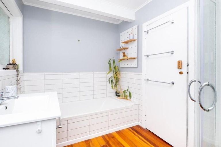 Photo of property in 27 Magdalen Crescent, Pirimai, Napier, 4112