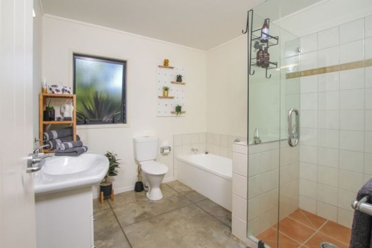 Photo of property in 106 Waimate North Road, Kerikeri, 0293