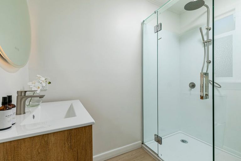 Photo of property in 117 Te Atatu Road, Te Atatu South, Auckland, 0610