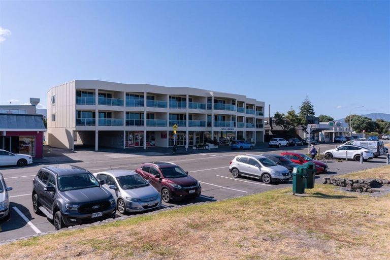 Photo of property in Ocean Apartments, 44-46 Marine Parade, Paraparaumu Beach, Paraparaumu, 5032