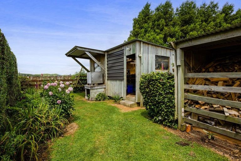 Photo of property in 244 Maata Road, Eltham, 4398