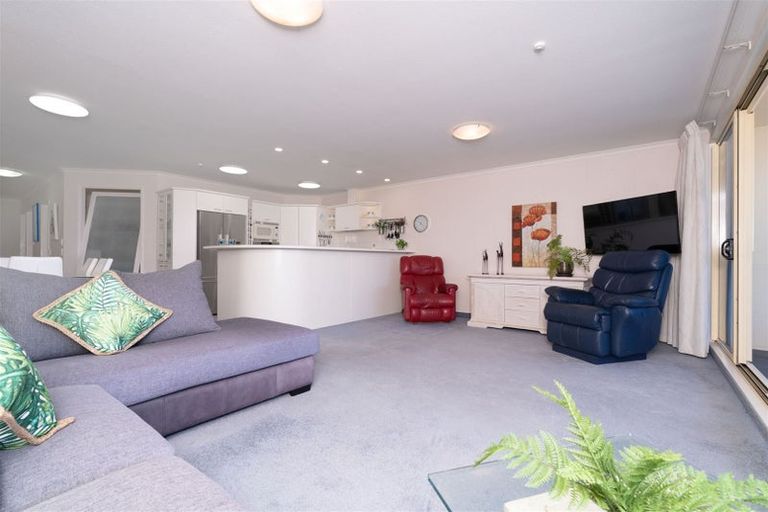Photo of property in Ocean Apartments, 44-46 Marine Parade, Paraparaumu Beach, Paraparaumu, 5032