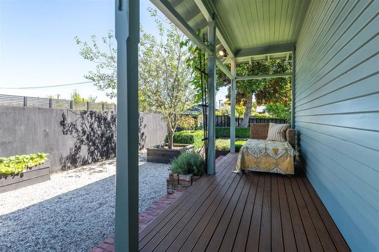 Photo of property in 2/128 Weston Road, St Albans, Christchurch, 8052