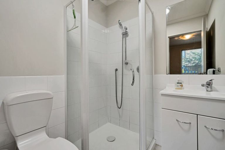 Photo of property in 18 Barnea Circle, Glen Eden, Auckland, 0602