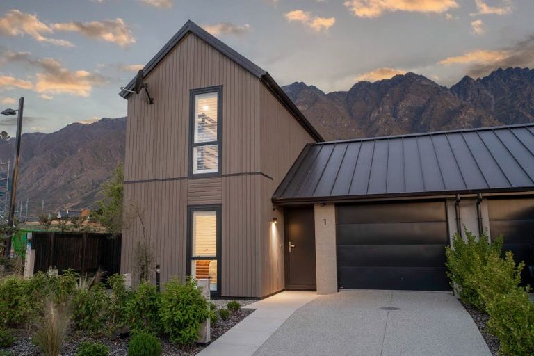 Photo of property in 1 Mulholland Drive, Jacks Point, 9371