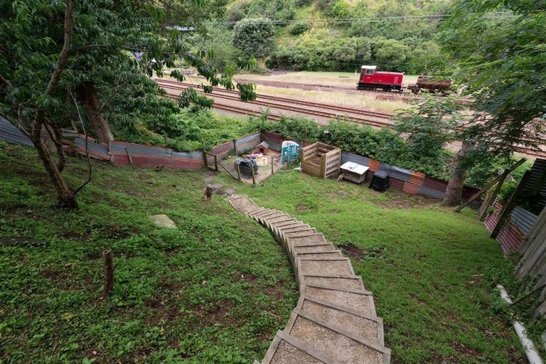 Photo of property in 56 Tilley Road, Paekakariki, 5034