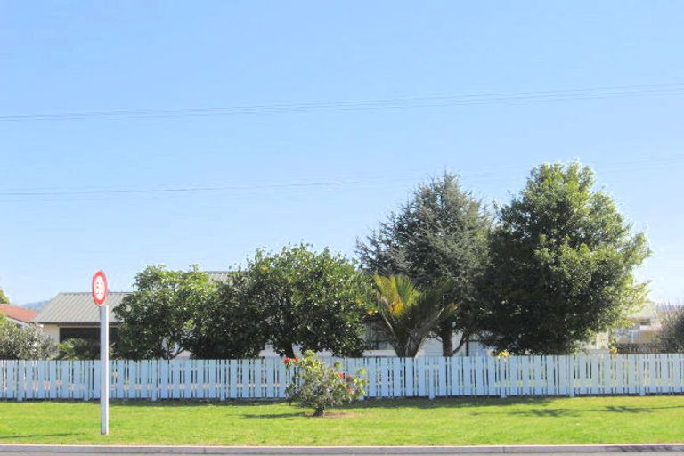 Photo of property in 26 Cook Drive, Whitianga, 3510