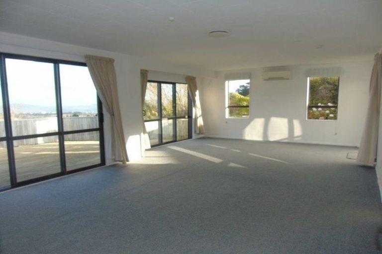Photo of property in 2/12 Kekeno Grove, Tirohanga, Lower Hutt, 5010