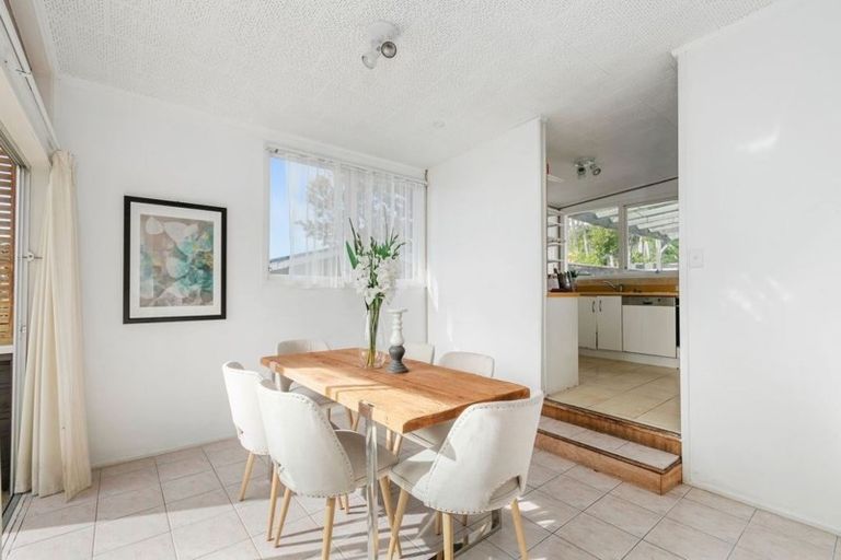 Photo of property in 12 Nor'east Drive, Northcross, Auckland, 0632