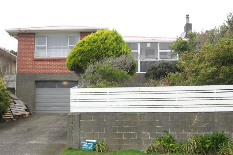 Photo of property in 12 Oswald Crescent, Paparangi, Wellington, 6037