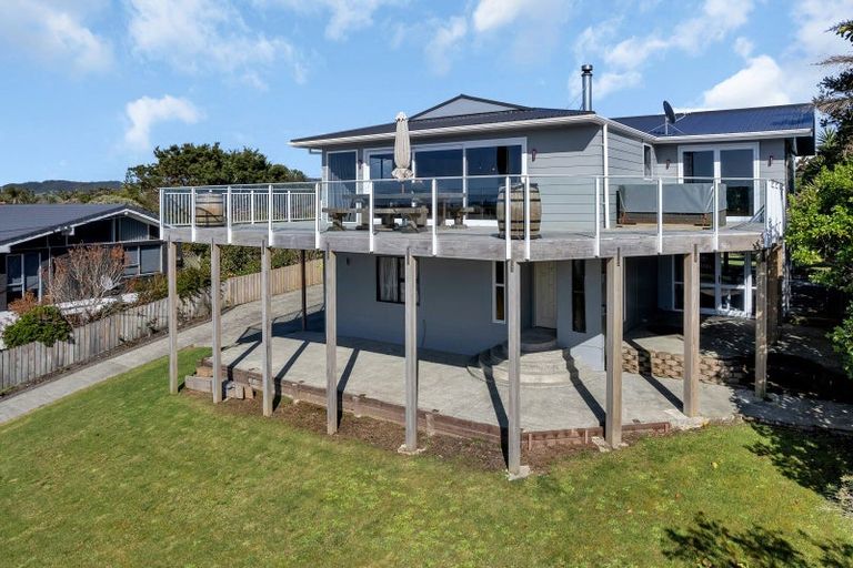 Photo of property in 16 Seaview Road, Ruakaka, 0116