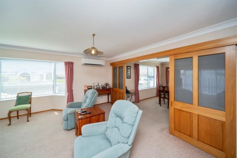 Photo of property in 1 Heather Lea, Hawera, 4610