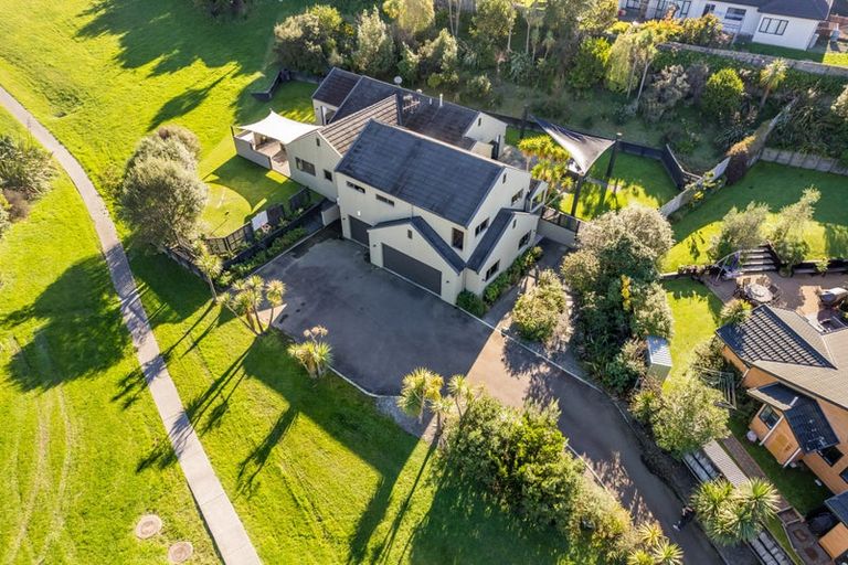 Photo of property in 8 Bowman Place, Whitby, Porirua, 5024