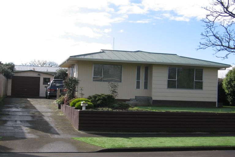 Photo of property in 16 Haast Place, Awapuni, Palmerston North, 4412