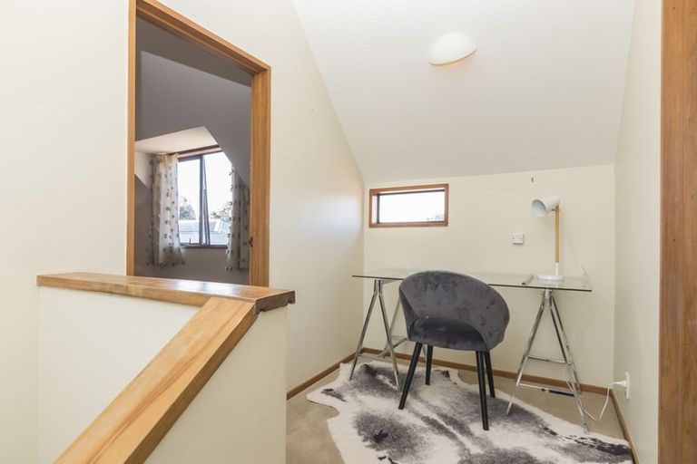 Photo of property in 2/22a Augusta Street, Redcliffs, Christchurch, 8081