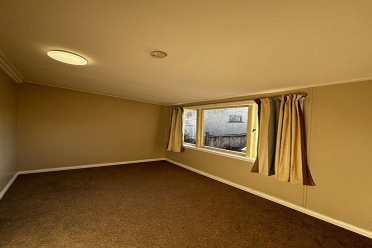 Photo of property in 32 Bonithon Avenue, Moturoa, New Plymouth, 4310