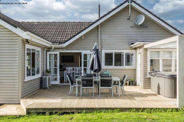 Photo of property in 3 Bell Street, Tawa, Wellington, 5028