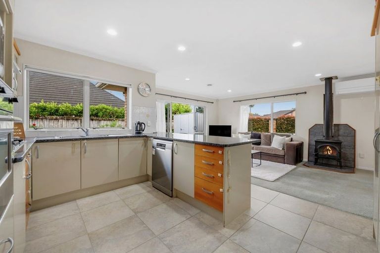 Photo of property in 1 Stornaway Drive, Flat Bush, Auckland, 2016