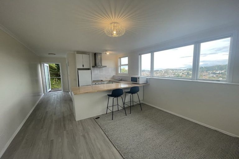 Photo of property in 12 Mataroa Avenue, Northland, Wellington, 6012