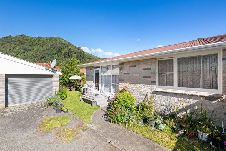 Photo of property in Claredon Court, 46d York Street, Picton, 7220