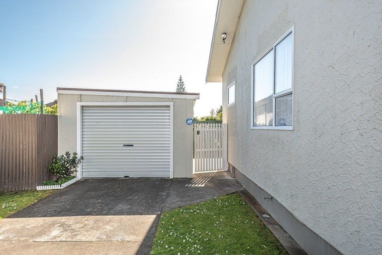 Photo of property in 27 Miro Street, Castlecliff, Whanganui, 4501