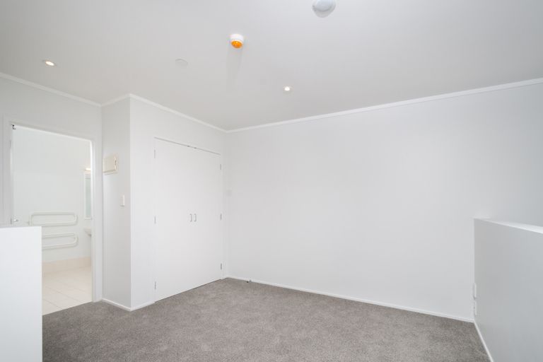 Photo of property in 15b/30 Westward Ho, Glen Eden, Auckland, 0602