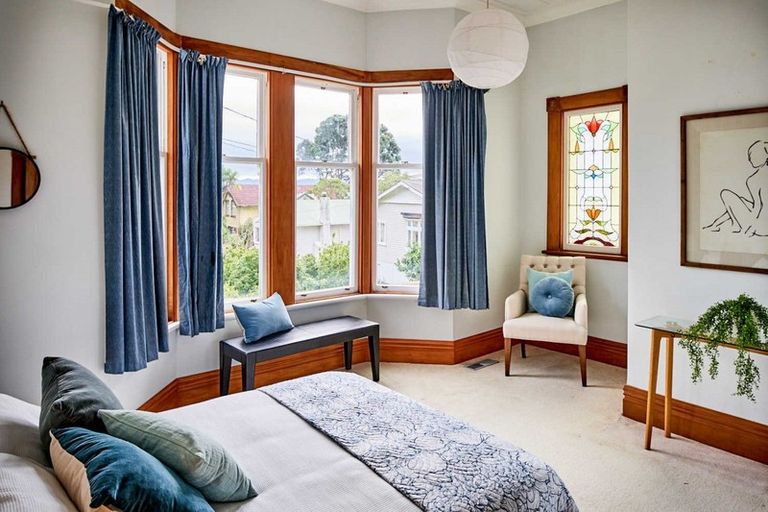 Photo of property in 25 Rona Street, Eastbourne, Lower Hutt, 5013