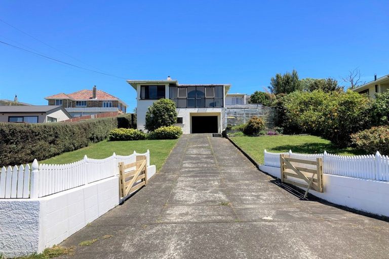 Photo of property in 75 Mould Street, Waitara, 4320