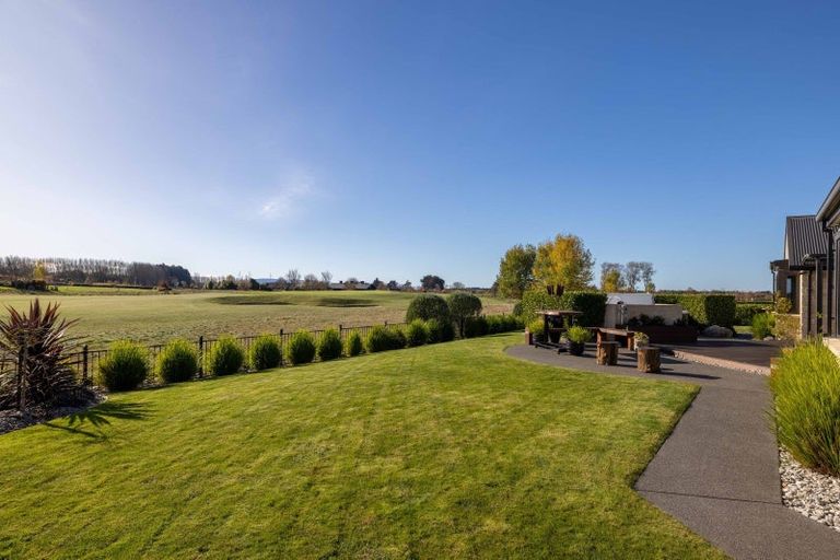 Photo of property in 18 Mara-kai Place, Pegasus, 7612