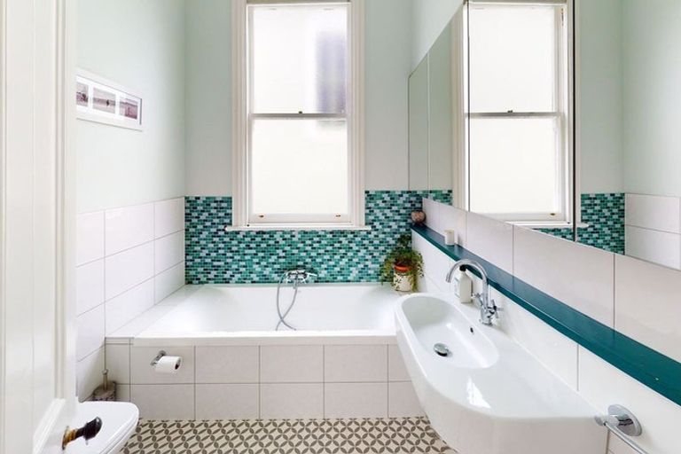 Photo of property in 37 Grove Road, Kelburn, Wellington, 6012