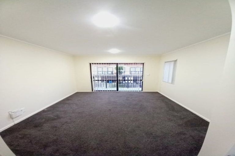 Photo of property in 19/8 Margan Avenue, New Lynn, Auckland, 0600