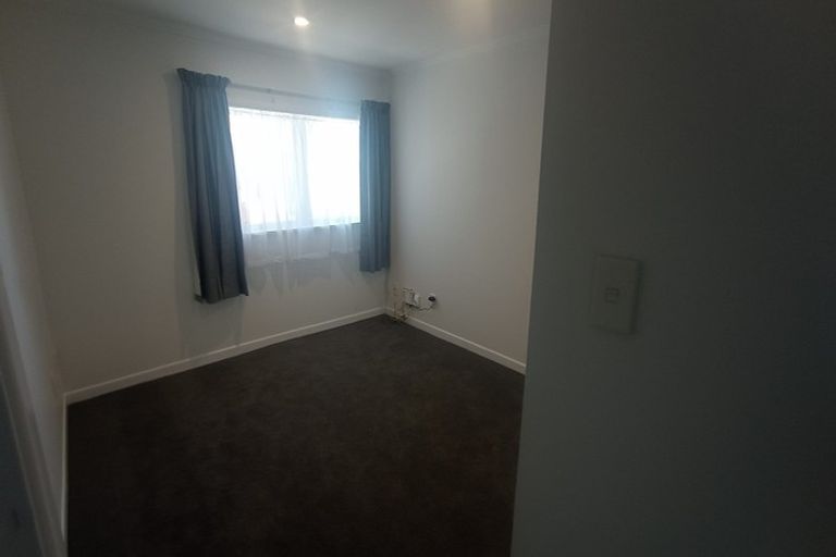 Photo of property in 11 Jenelin Road, Glendene, Auckland, 0602